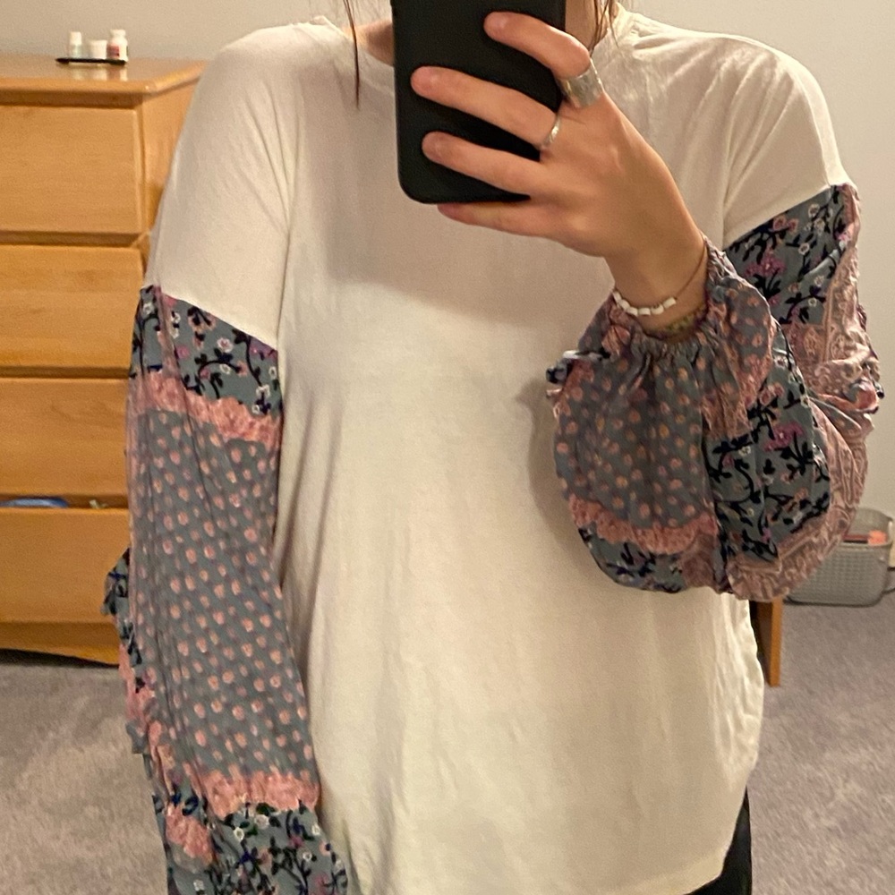 Boutique ruffled sleeve shirt